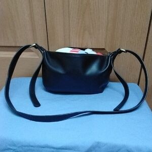 Black Crossbody Shoulder Bag - Sleek Everyday Carry
